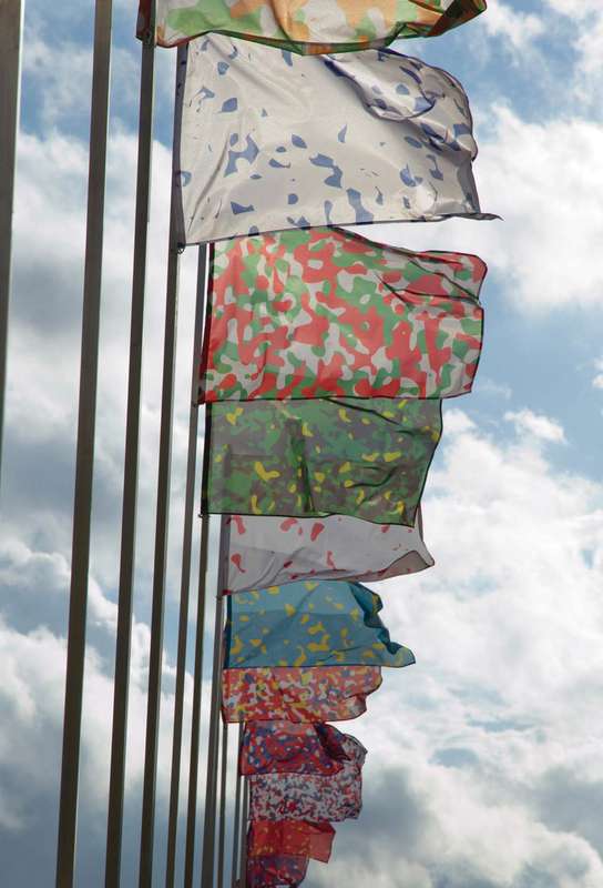 Société Réaliste, “UN Camouflage”, installation view, FIAC Hors-les-murs, Passerelle Senghor, Paris, 2013 (photo: Illés Sarkantyu)